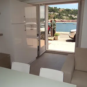  Apartment Les Pieds Dans La Place France